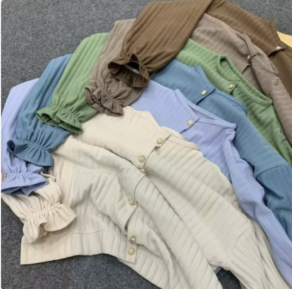 Cuplikan layar 2025-08-01 033449 Cardigan Crop Top Kancing Button Vintage / Cardigan Knit Hornet Lengan Balon Kerut Wanita Korean Style